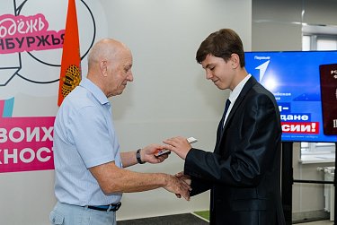 Школьники получили первые в жизни паспорта